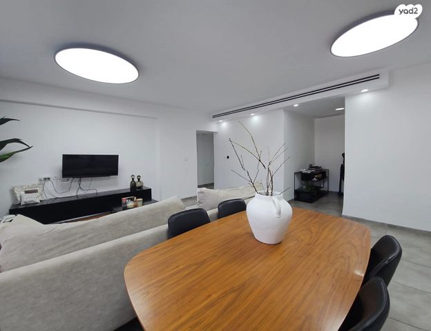 דירת גן, מצפה העמק, מגדל העמק