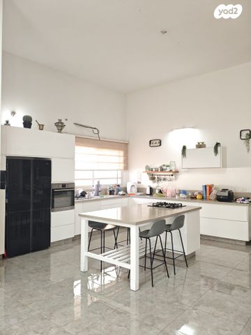 דו משפחתי, בית אריה / עופרים