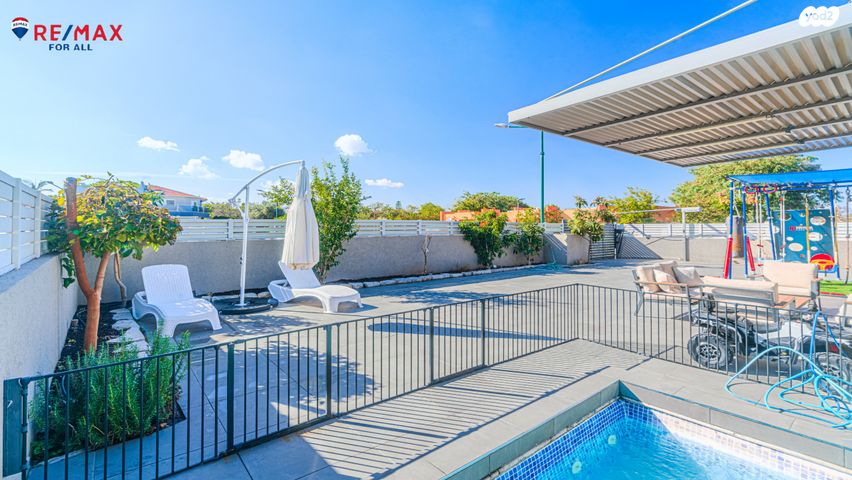 דו משפחתי, החרוב, נאות הפרחים, גן יבנה