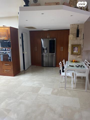 דו משפחתי, מורדי הגטאות, גבעת נשר, נשר