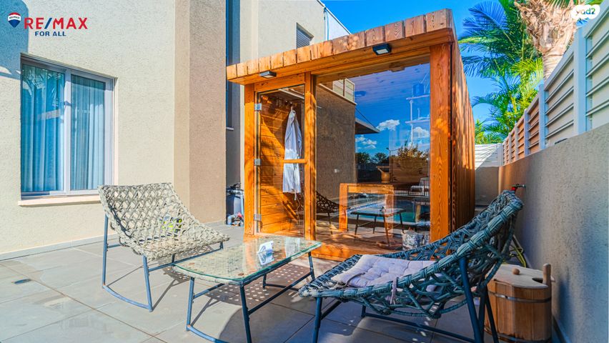 דו משפחתי, החרוב, נאות הפרחים, גן יבנה