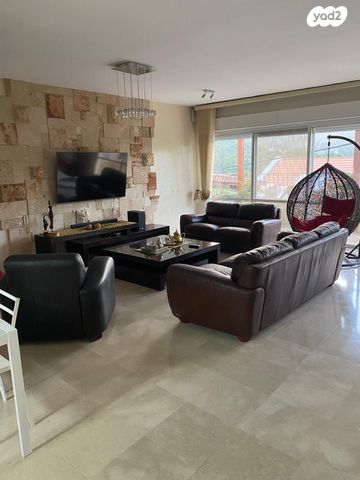 דו משפחתי, מורדי הגטאות, גבעת נשר, נשר