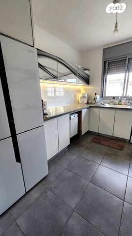 דירה, נחל איילון, צור יצחק