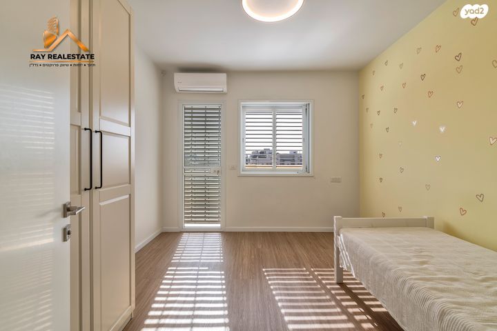 גג/ פנטהאוז, דוד וולפסון, רמז, מערב ותיק, ראשון לציון