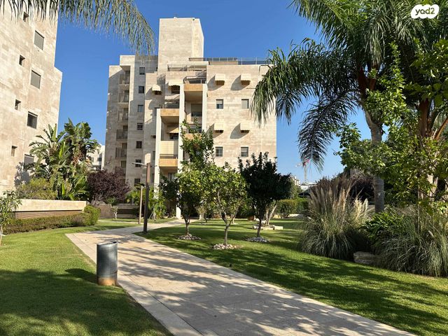 הרצליה הירוקה, נווה עובד