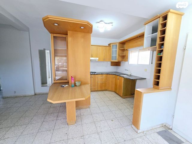 דירה, תירוש, הגליל, כרמיאל