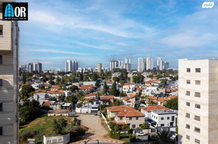 דירה, אפרים קישון, חתני פרס ישראל, באר יעקב