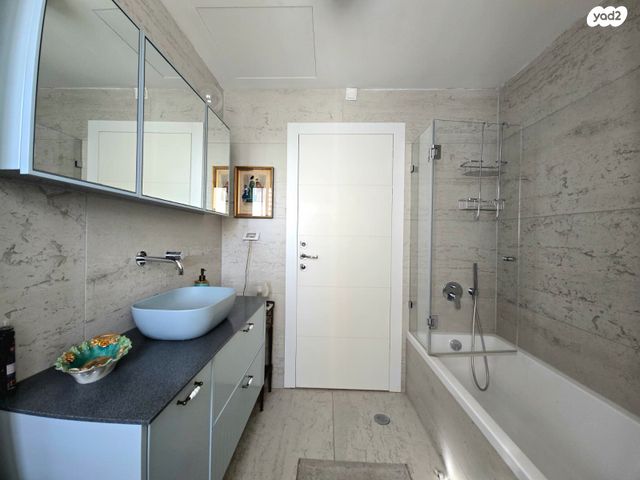 גג/ פנטהאוז, יהודה עמיחי 6, נווה זמר, רעננה