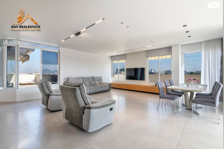 גג/ פנטהאוז, דוד וולפסון, רמז, מערב ותיק, ראשון לציון