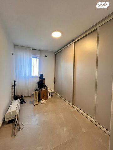 דירת גן, חסידי אומות העולם, רמת אלון, חיפה