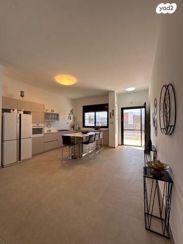 בית פרטי/ קוטג', נירים, הפארק, אופקים