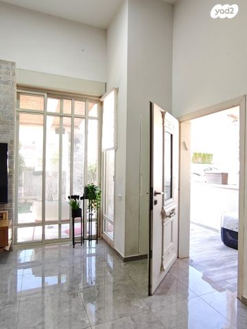 דו משפחתי, בית אריה / עופרים