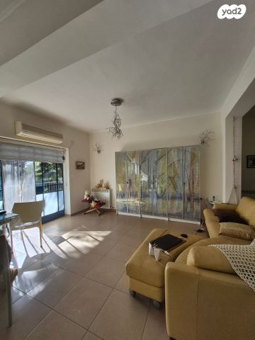 דירת גן, א.מ. ברכיהו, ירושלים