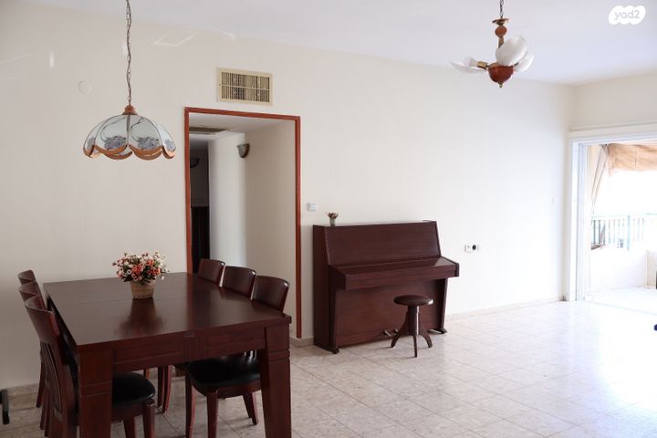 הרב זכריה מדאר 