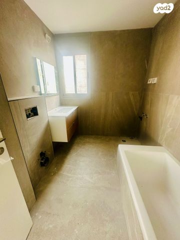 גג/ פנטהאוז, בר יוחאי, רמת גן