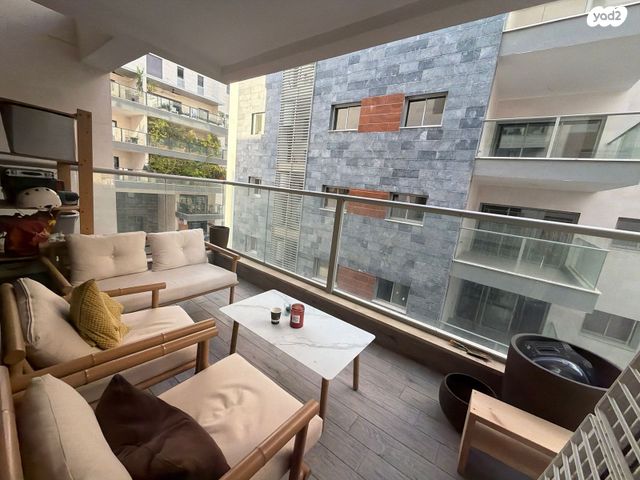 דירה, ז'בוטינסקי 12, רעננה