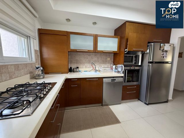 דירה, אירוס הארגמן, גבעת האירוסים, נתניה