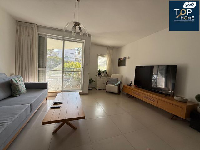 דירה, אירוס הארגמן, גבעת האירוסים, נתניה