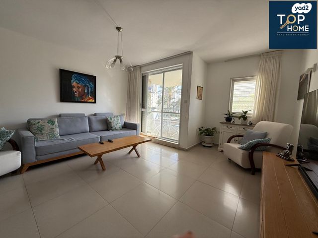 דירה, אירוס הארגמן, גבעת האירוסים, נתניה