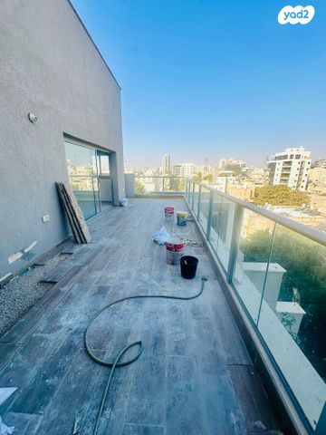 גג/ פנטהאוז, בר יוחאי, רמת גן