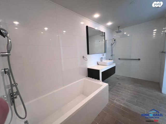 דירה, אהוד מנור, עיר ימים, נתניה