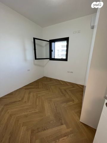 דירה, ניסים אלוני, צמרות איילון, פארק צמרת, תל אביב יפו