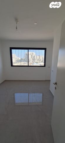 דירה, רבי חנינא, בית שמש