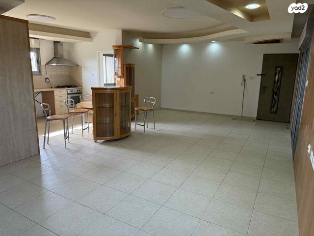 גג/ פנטהאוז, נצרת