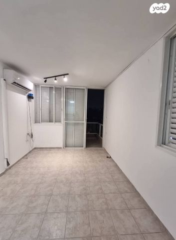 גג/ פנטהאוז, סעדיה גאון, גרין ועם, חולון