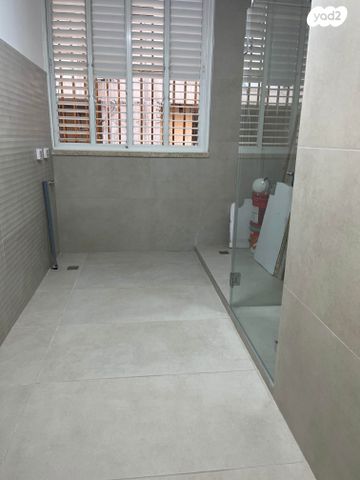 דירה, הדגל העברי, כצנלסון, ראשון לציון