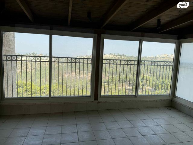 גג/ פנטהאוז, נצרת