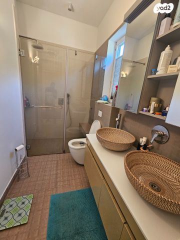 דו משפחתי, צפרירים, חברת חשמל, גבעתיים