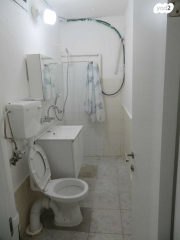 דירה, ירמיהו 6, הנביאים, קרית גת