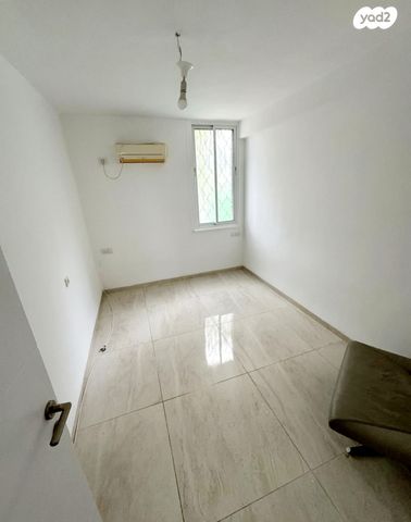 דירה, לוחמי הגטאות, צור שלום, קרית ביאליק