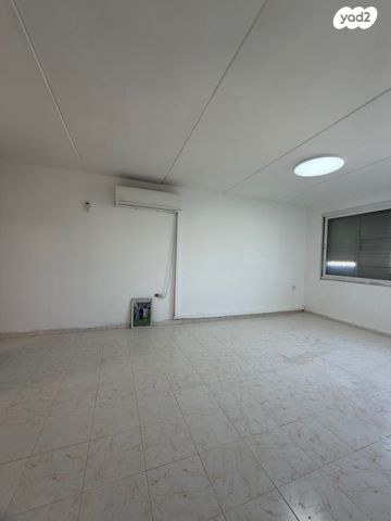 דירה, יהודה בורלא 5, צור שלום, קרית ביאליק