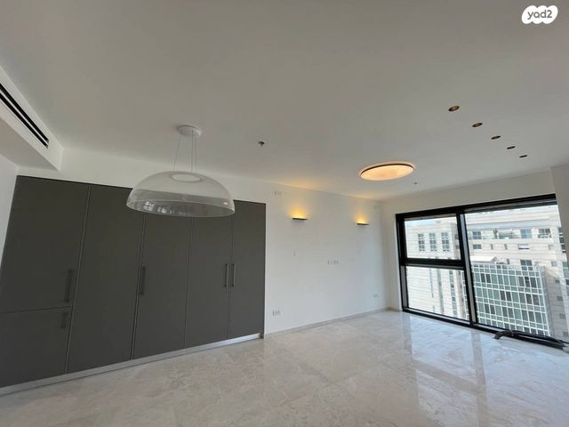 ניסים אלוני 