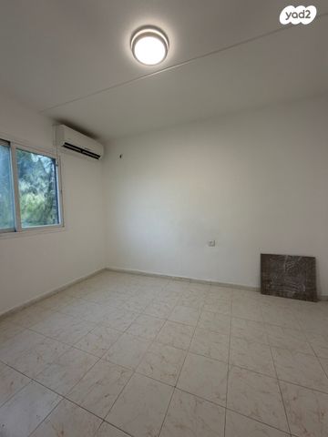 דירה, יהודה בורלא 5, צור שלום, קרית ביאליק