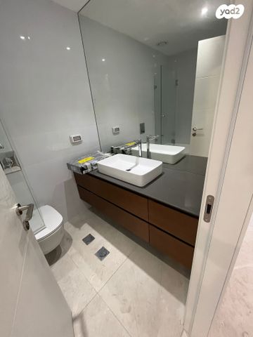 דירה, ניסים אלוני, צמרות איילון, פארק צמרת, תל אביב יפו