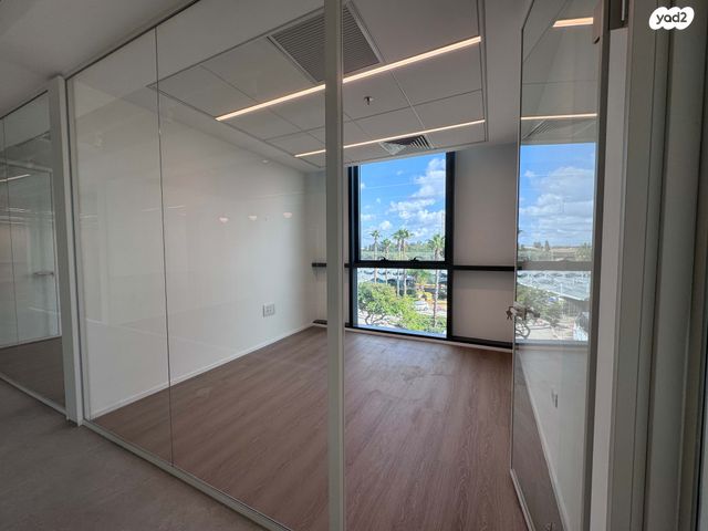 משרדים, קיסריה