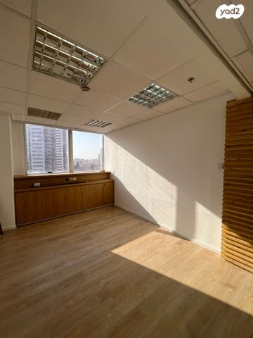 משרדים, דרך זאב ז'בוטינסקי 33, תל בנימין, רמת גן