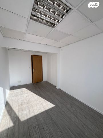 משרדים, דרך זאב ז'בוטינסקי 33, תל בנימין, רמת גן