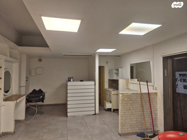 מחסנים, הבנים, רמתיים, הוד השרון