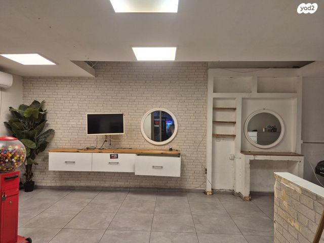 מחסנים, הבנים, רמתיים, הוד השרון