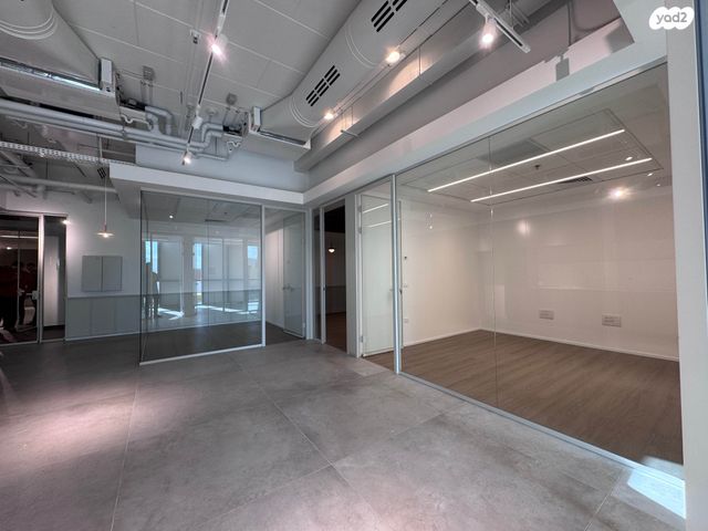 משרדים, קיסריה