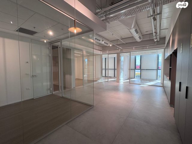 משרדים, קיסריה