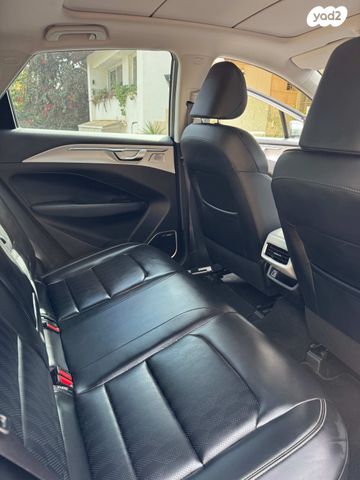 ג׳ילי Geometry C