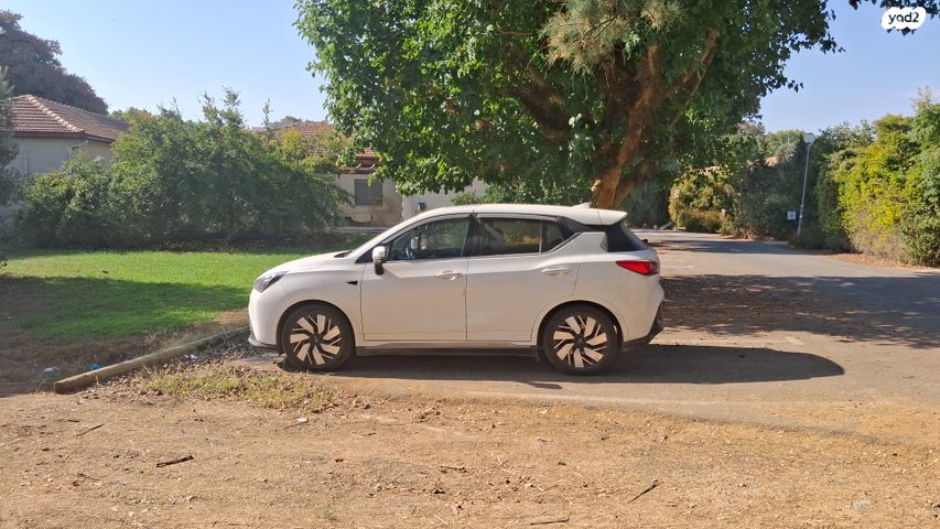 מודעת רכב ג'י.איי.סי GE3