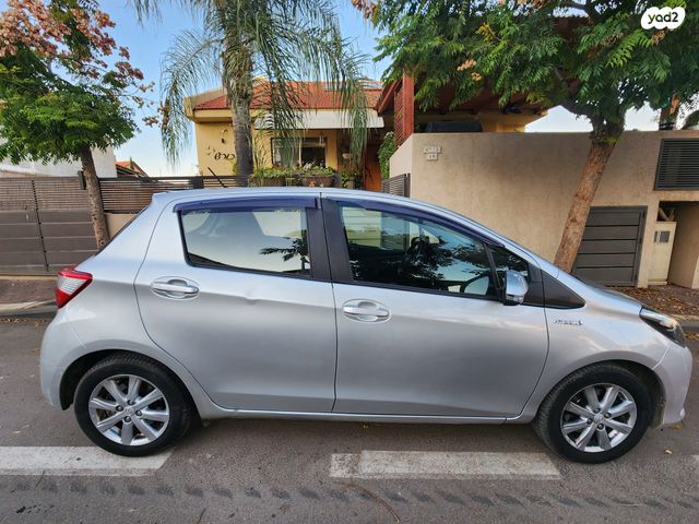 טויוטה יאריס