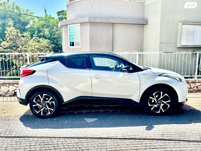 מודעת רכב טויוטה C-HR