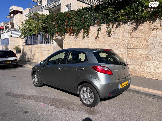 מודעת רכב מאזדה 2